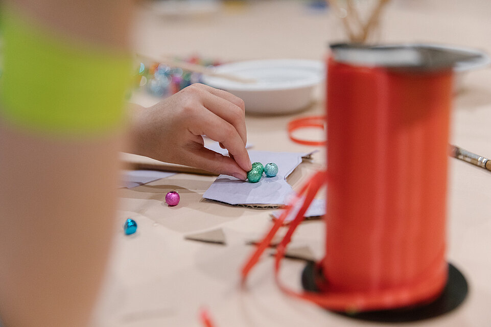 Bastelutensilien im mumok Atelier