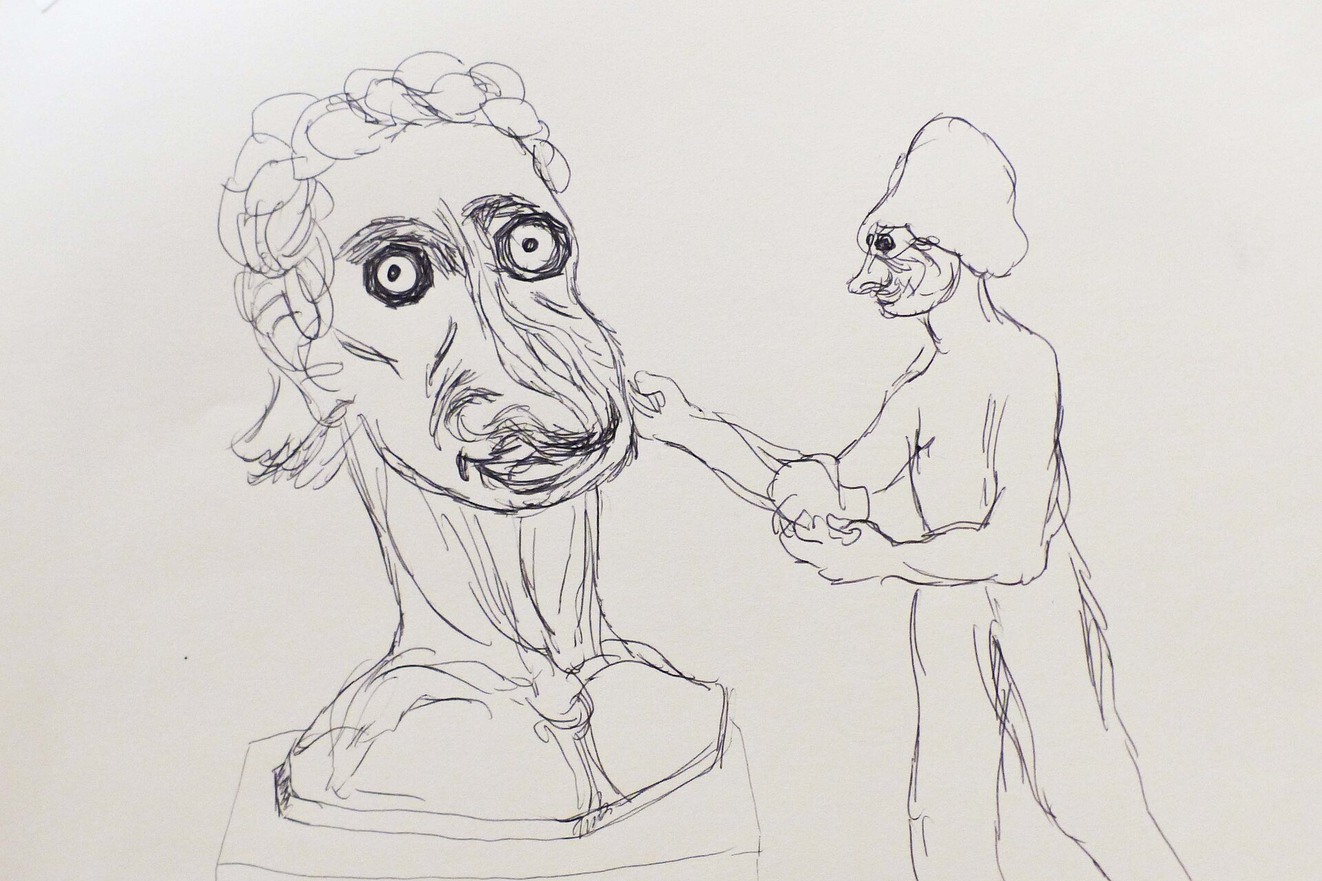 Skizzenhafte Zeichnung zweier menschlicher Figuren, links ein übergroßer Kopf auf Sockel, rechts eine stehende Figur mit ausgestreckten Armen. / Sketch-like drawing of two human figures, featuring an oversized head on a pedestal on the left and a standing figure with extended arms on the right.