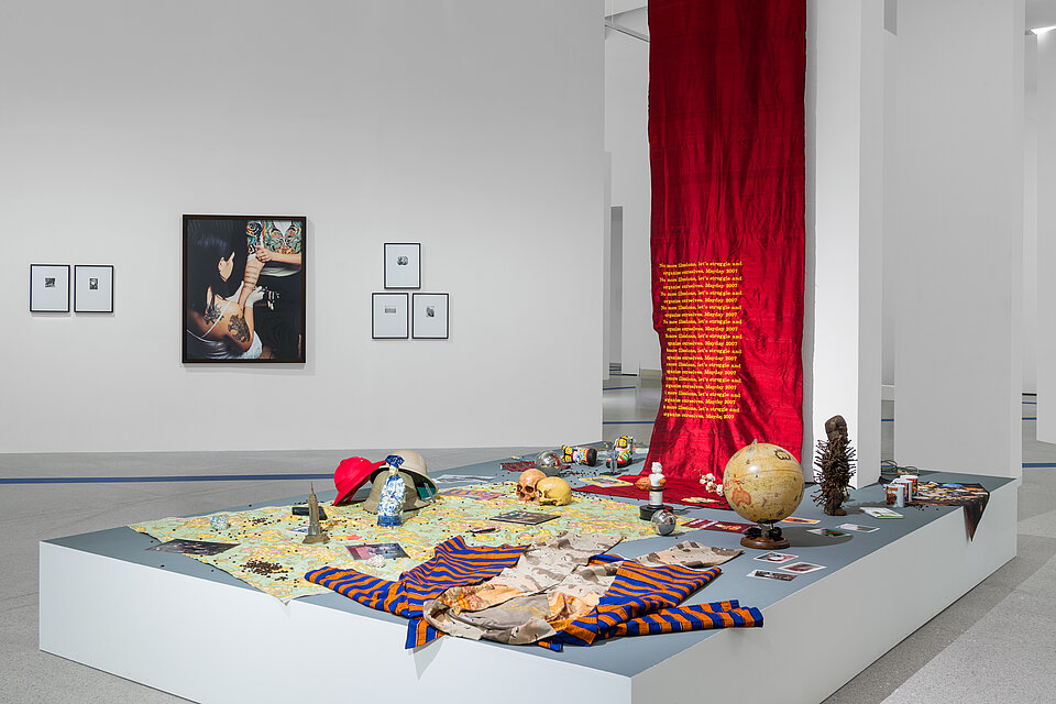 Ausstellungsansicht Die Welt von morgen wird eine weitere Gegenwart gewesen sein - Blick in den Ausstellungsraum