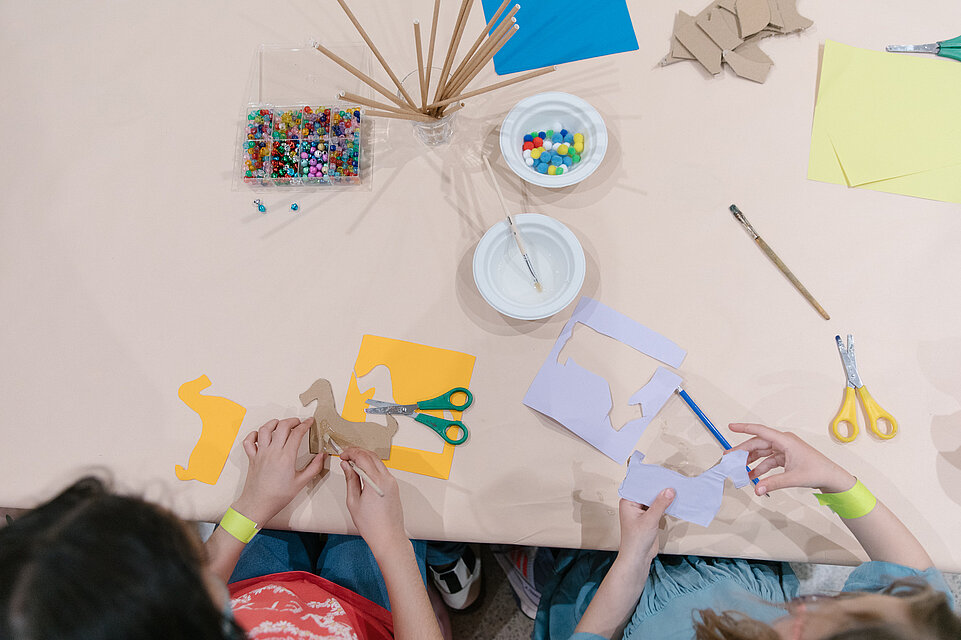 Bastelutensilien im mumok Atelier