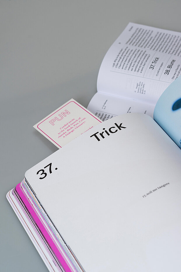 
            
                Blick ins Buch, aufgeschlagen eine Seite mit "37. Trick"
            
        