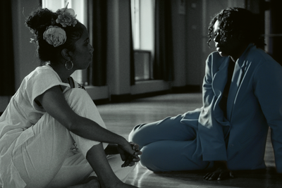 Schwarz-Weiß Filmstill von patricia kaersenhout aus Le retour des femmes colibris