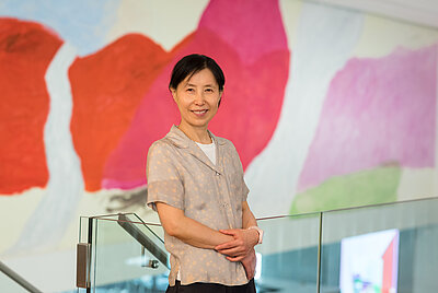 Jongsuk Yoon in front of the mural Kumgangsan, 2024