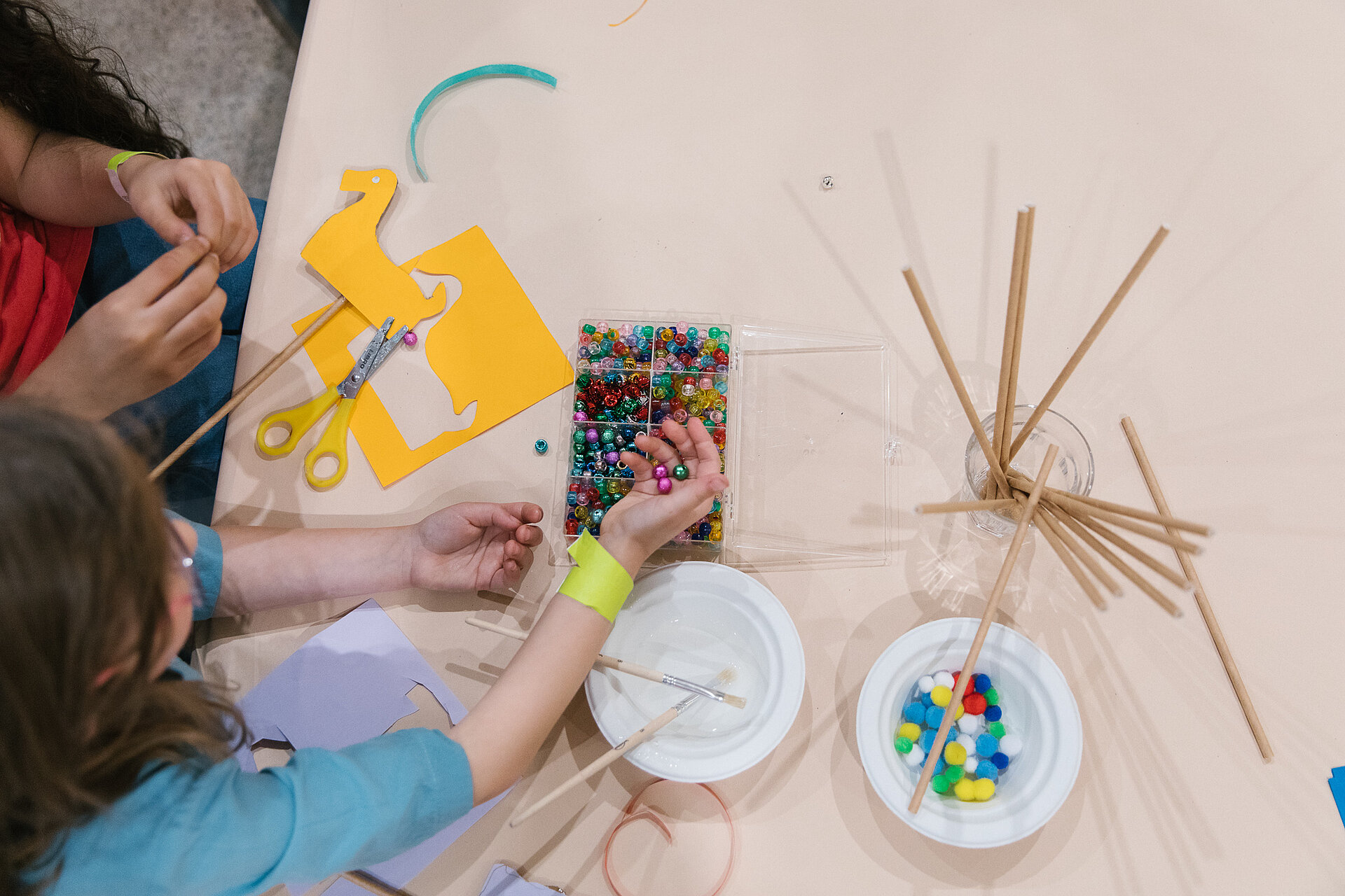 Bastelutensilien im mumok Atelier