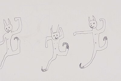Mehrere einfache Linienzeichnungen katzen- oder fabelwesenartiger Figuren in unterschiedlichen Bewegungsposen, verteilt über ein leeres Blatt. / Multiple simple line drawings of cat- or creature-like figures shown in different movement poses, spread across a blank sheet.
