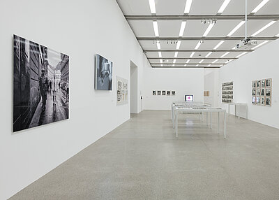 Ausstellungsansicht: Mapping the 60s. Kunst-Geschichten aus den Sammlungen des mumok