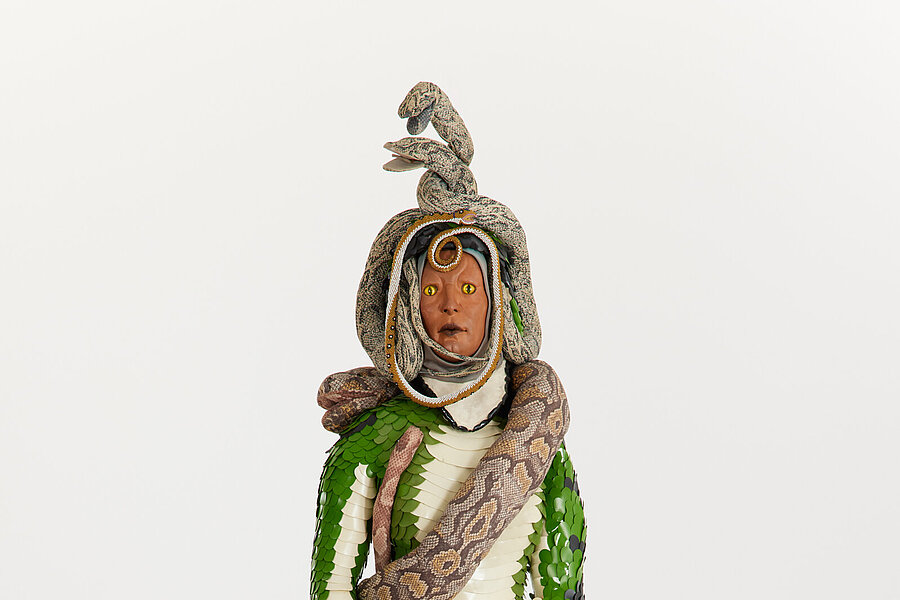 Jann Haworth, Snake Lady, 1969–71, Skulptur einer Schlangenfrau