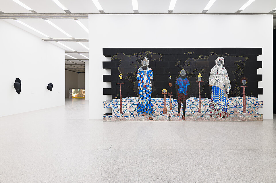 [Translate to English:] Ausstellungsansicht: Avant-Garde and Liberation. Zeitgenössische Kunst und dekoloniale Moderne