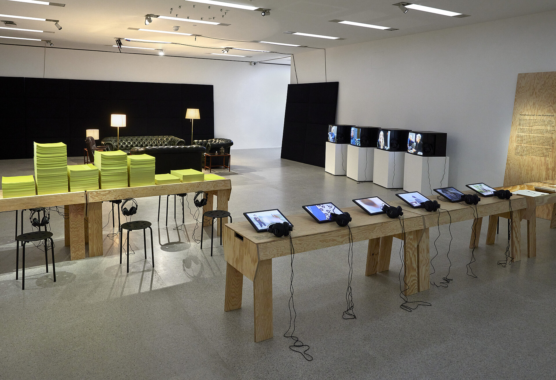 Ausstellungsansicht Vom Kunstwerk zum Artefakt