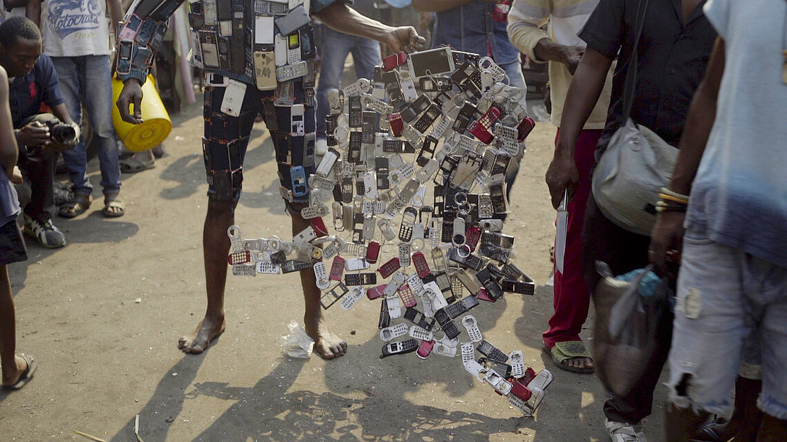 Film still Anne Reijniers, Paul Shemisi, Nizar Saleh, Rob Jacobs (Collectif Faire-Part), Faire-part