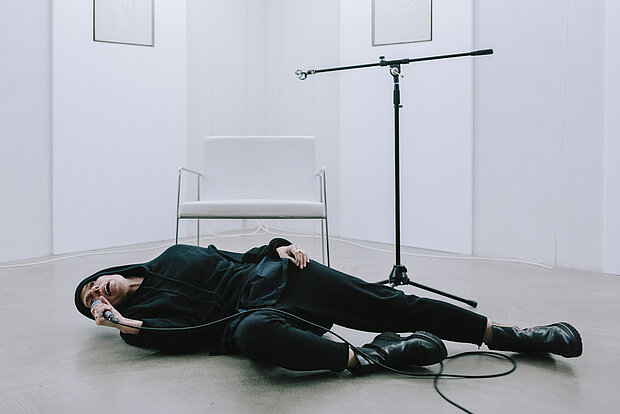 
            
                Performance Eszter Salamon
            
        