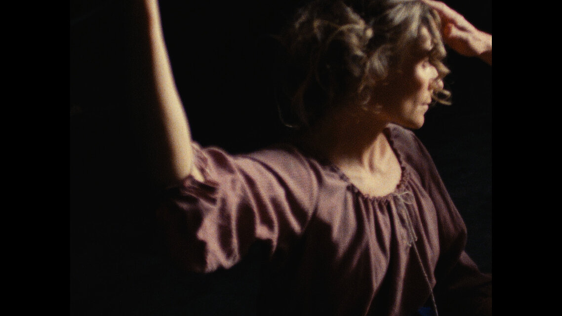Filmstill Constanze Ruhm, aus / from: È a questo punto che nasce il bisogno di fare storia